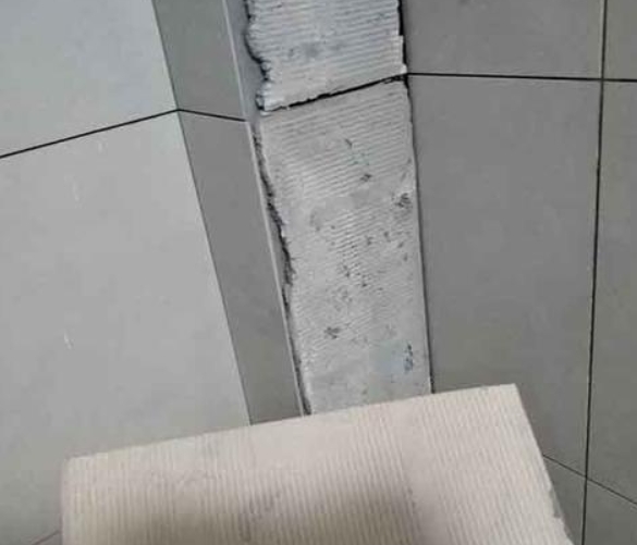 华坪瓷砖空鼓维修公司分享下厨房瓷砖脱落的补救措施。